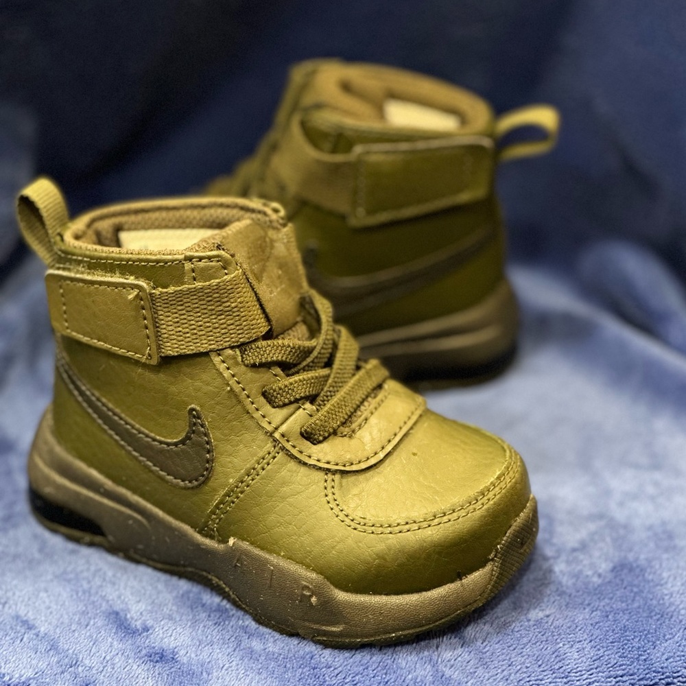 Toddler's Nike Boots